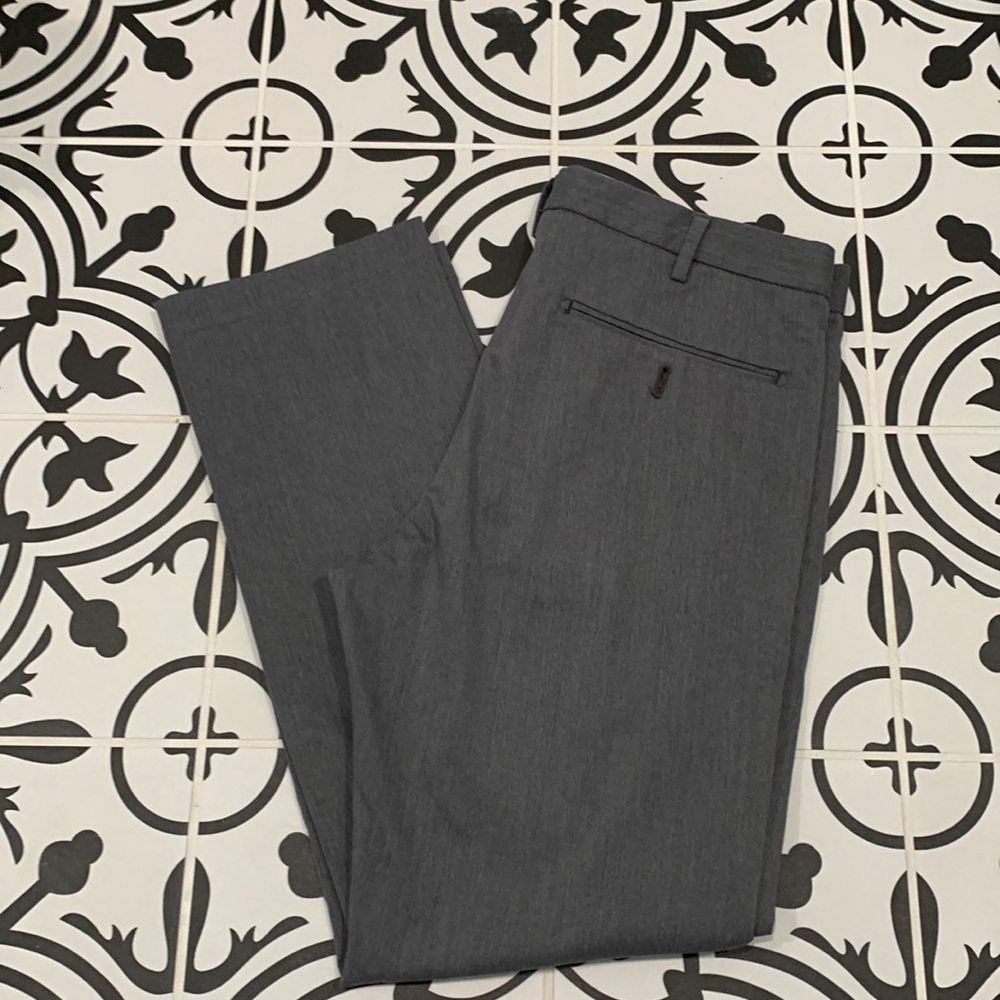 Uniqlo slim fit chino pants width 30 x inseam 27 (ankle length style) never worn
